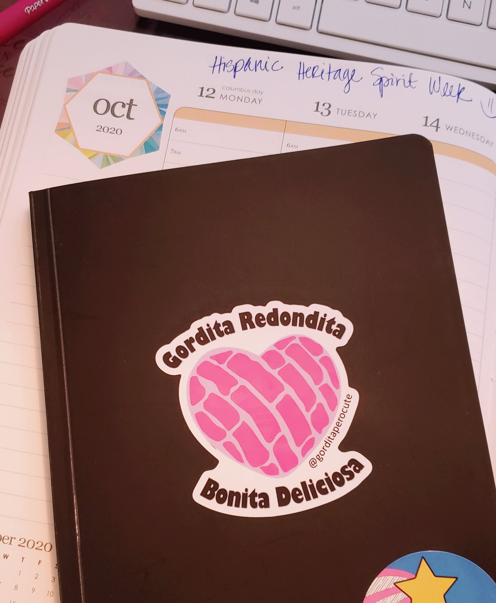 Gordita Redondita Concha Sticker